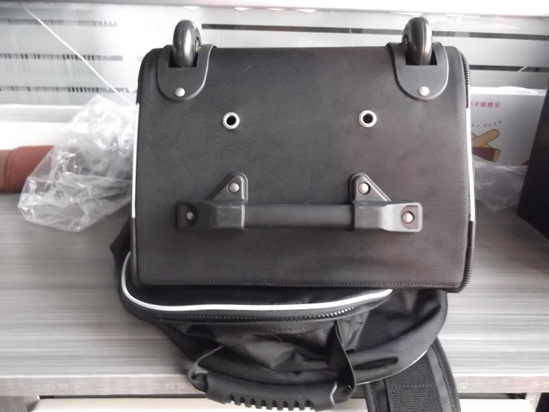 Bag with wheels(图1)